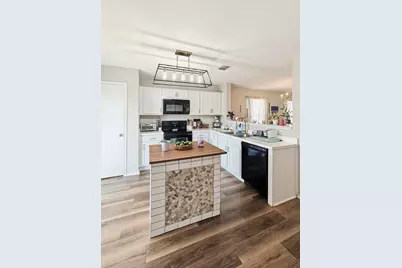 329 Wolf Mountain Lane, Fort Worth, TX 76140 - Photo 11