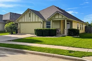 329 Wolf Mountain Ln, Fort Worth, TX 76140 - Photo 3