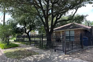 739 W 10th St, Dallas, TX 75208 - Photo 5