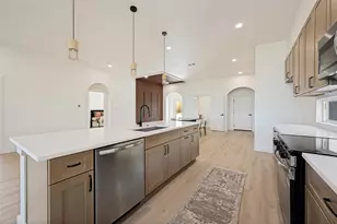 910 Gallant Fox Dr, Dallas, TX 75211 - Photo 9