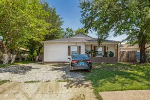2214 Pine St, Grand Prairie, TX 75050 - Photo 3