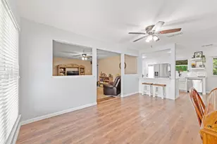 311 Robin Ct, Burleson, TX 76028 - Photo 5