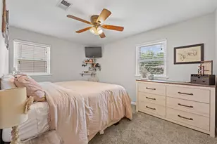 311 Robin Ct, Burleson, TX 76028 - Photo 17