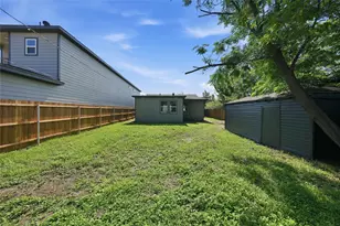 221 16th St, Grand Prairie, TX 75050 - Photo 29
