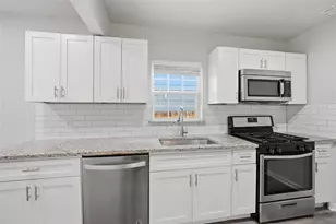 221 16th St, Grand Prairie, TX 75050 - Photo 9