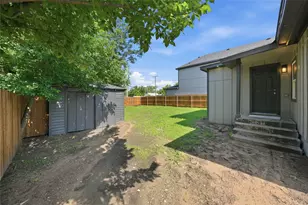 221 16th St, Grand Prairie, TX 75050 - Photo 31