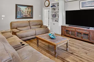 7402 Hampton Dr, Granbury, TX 76049 - Photo 9