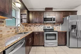 733 Arliss Dr, Woodway, TX 76712 - Photo 9