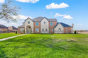 828 Mallard Pointe Dr, Grand Prairie, TX 75104 - Photo 1