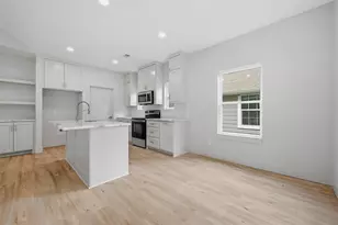 110 W Hull St, Denison, TX 75021 - Photo 9
