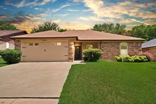929 Thistle Ridge Ln, Arlington, TX 76017 - Photo 1