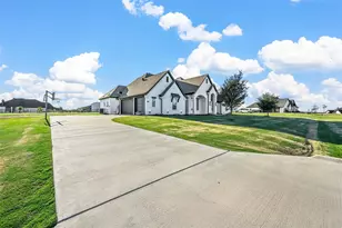 129 Southern Ct, Springtown, TX 76082 - Photo 35