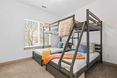 696 N Center Street, Arlington, TX 76011 - Photo 19