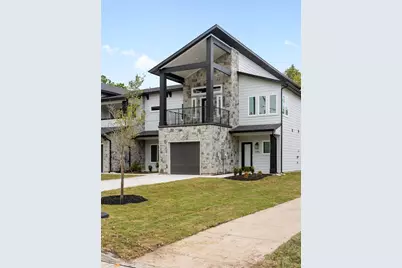 696 N Center Street, Arlington, TX 76011 - Photo 1