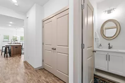 696 N Center Street, Arlington, TX 76011 - Photo 3