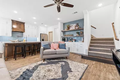696 N Center Street, Arlington, TX 76011 - Photo 5
