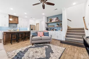 696 N Center St, Arlington, TX 76011 - Photo 5
