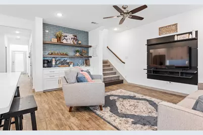 696 N Center Street, Arlington, TX 76011 - Photo 7
