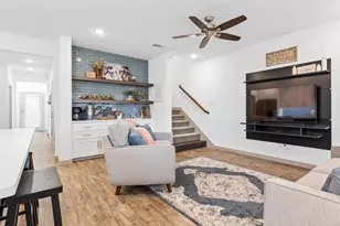 696 N Center St, Arlington, TX 76011 - Photo 7