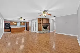 910 Kerry St, Benbrook, TX 76126 - Photo 9