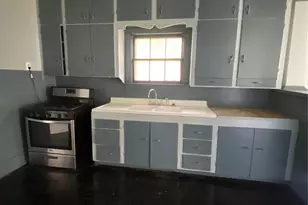 309 E Nelson St, Bowie, TX 76230 - Photo 5