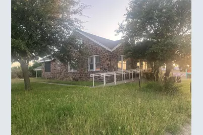 602 E Wise Street, Bowie, TX 76230 - Photo 1