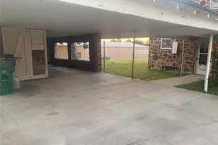 602 E Wise St, Bowie, TX 76230 - Photo 17