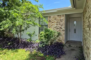 825 Springhill Dr, Burleson, TX 76028 - Photo 5