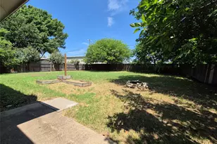 825 Springhill Dr, Burleson, TX 76028 - Photo 19