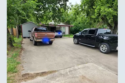 810 S Sherman Street, Ennis, TX 75119 - Photo 1
