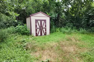 810 S Sherman St, Ennis, TX 75119 - Photo 9