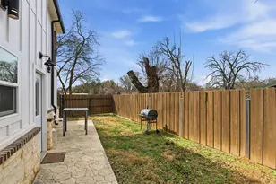 521 York St, Athens, TX 75751 - Photo 7
