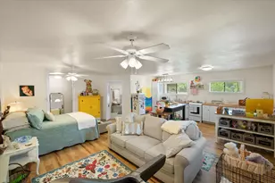 756 W 3rd Ave, Corsicana, TX 75110 - Photo 35