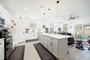 2404 Beverly Dr, Granbury, TX 76048 - Photo 7