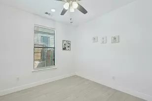 2404 Beverly Dr, Granbury, TX 76048 - Photo 17