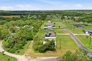 101 Hampton Ln, Springtown, TX 76082 - Photo 3