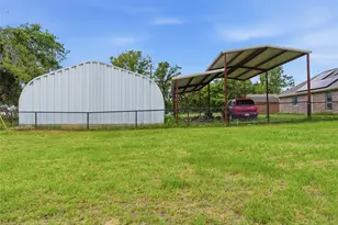 101 Hampton Ln, Springtown, TX 76082 - Photo 9