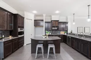655 Rockingham Dr, Irving, TX 75063 - Photo 9