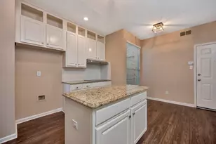 8704 StoneCrest Dr, Irving, TX 75063 - Photo 9