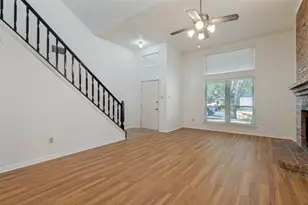 617 Valley Spring Dr, Arlington, TX 76018 - Photo 3