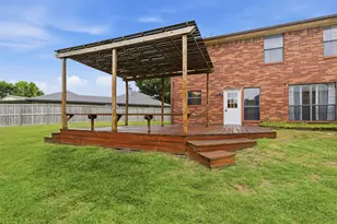 605 Buttercup Cir, Garland, TX 75040 - Photo 31