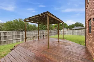 605 Buttercup Cir, Garland, TX 75040 - Photo 5