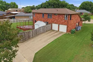 605 Buttercup Cir, Garland, TX 75040 - Photo 5