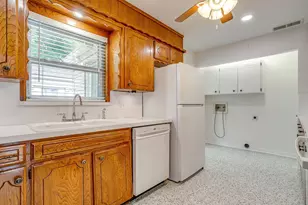 2812 Ryan Pl Dr, Fort Worth, TX 76110 - Photo 9