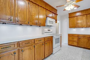 2812 Ryan Pl Dr, Fort Worth, TX 76110 - Photo 11