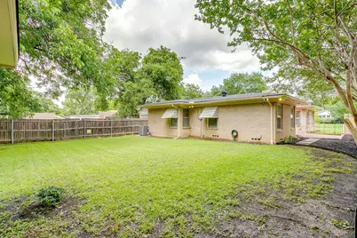 2812 Ryan Place Drive, Fort Worth, TX 76110 - Photo 19
