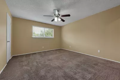 830 Frances Drive, Grand Prairie, TX 75052 - Photo 17