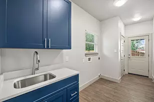 108 S Manson St, Wolfe City, TX 75496 - Photo 11