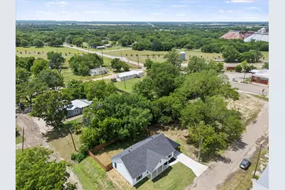 108 S Manson Street, Wolfe City, TX 75496 - Photo 3