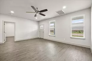 108 S Manson St, Wolfe City, TX 75496 - Photo 9